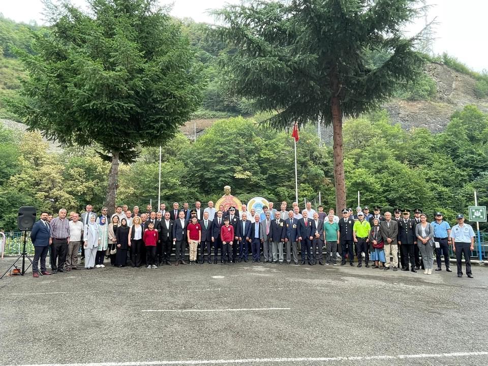 30 Ağustos Zafer Bayramı dolayısıyla Tebriklerin Kabulü ve Çelenk Sunma Programı gerçekleştirildi.